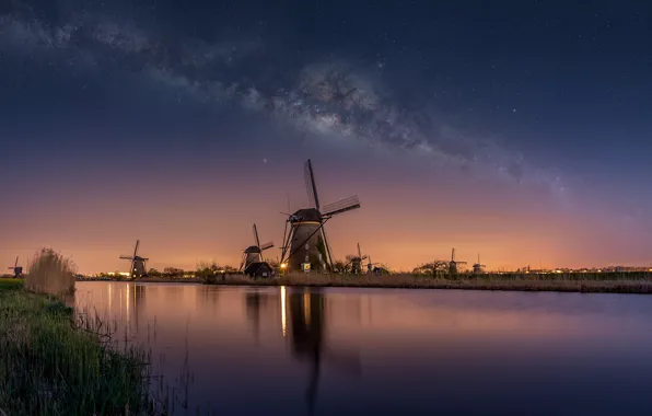 Картинка небо, вода, звезды, ночь, река, канал, Нидерланды, млечный путь, ветряные мельницы