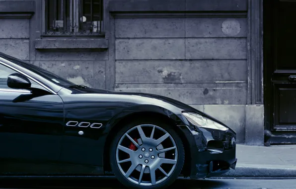 Картинка черный, здание, колесо, диск, black, мазерати, rim, building, Maserati GranTurismo