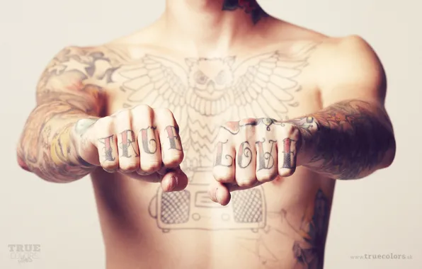 Картинка надпись, татуировка, кулаки, торс, true love