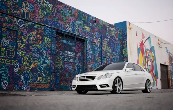 Картинка белый, граффити, тюнинг, Mercedes, седан, передок, E Class