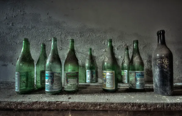Картинка фон, стена, бутылки