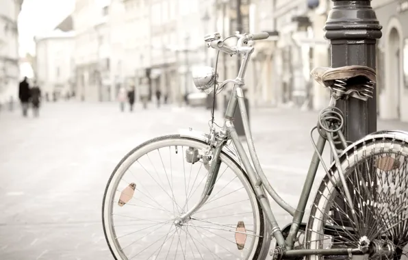 Картинка велосипед, city, город, фон, widescreen, обои, улица, настроения, столб, колесо, колеса, wallpaper, разное, bike, широкоформатные, …
