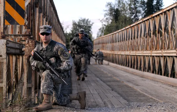 Картинка мост, оружие, солдаты