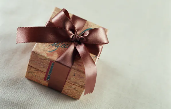 Картинка подарок, лента, бантик, коричневая, коробочка