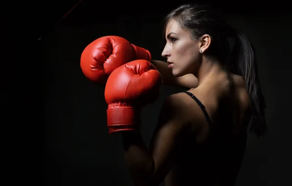 Картинка red, boxing gloves, Boxing woman defensive pose