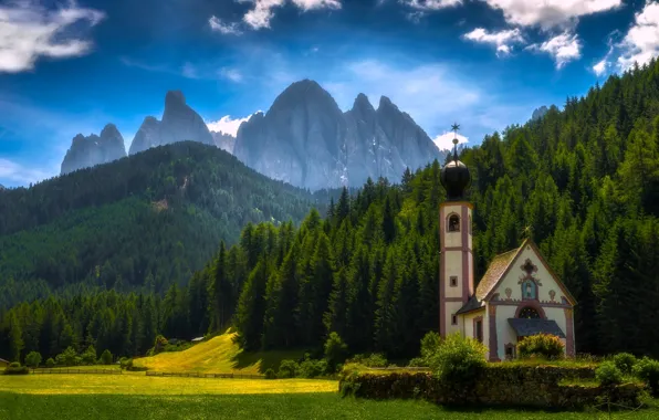Картинка лес, горы, луг, Италия, церковь, Italy, Доломитовые Альпы, Южный Тироль, South Tyrol, Dolomites, Фунес, Santa …