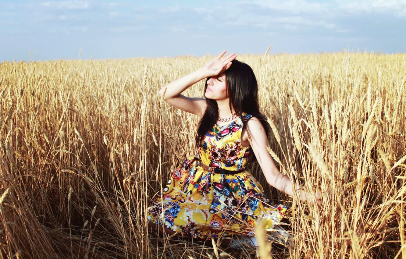 Фото обои поле, небо, Девушка, платье