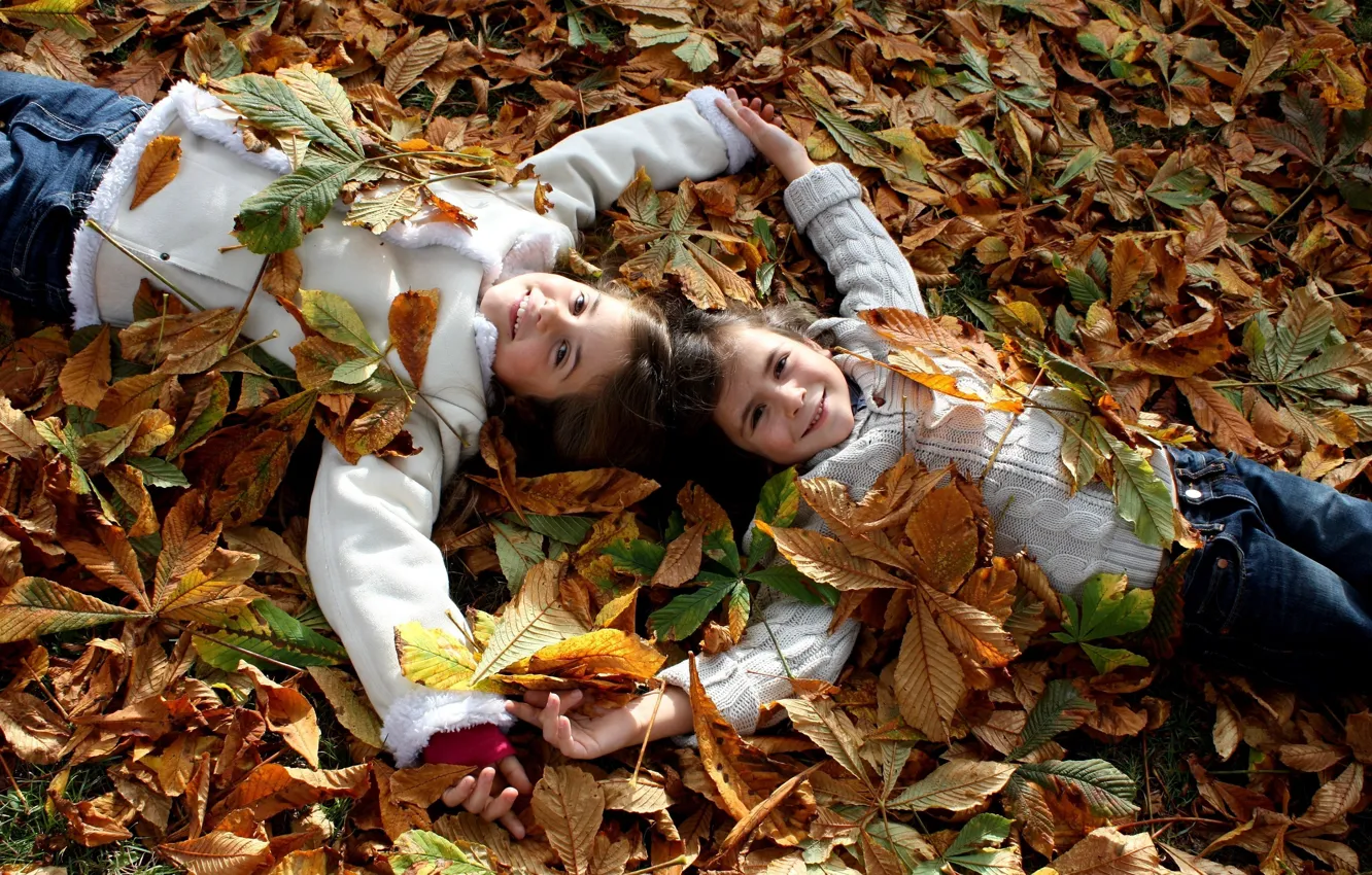 Фото обои осень, листья, радость, счастье, природа, дети, настроение, ребенок, мальчик, девочка, улыбки
