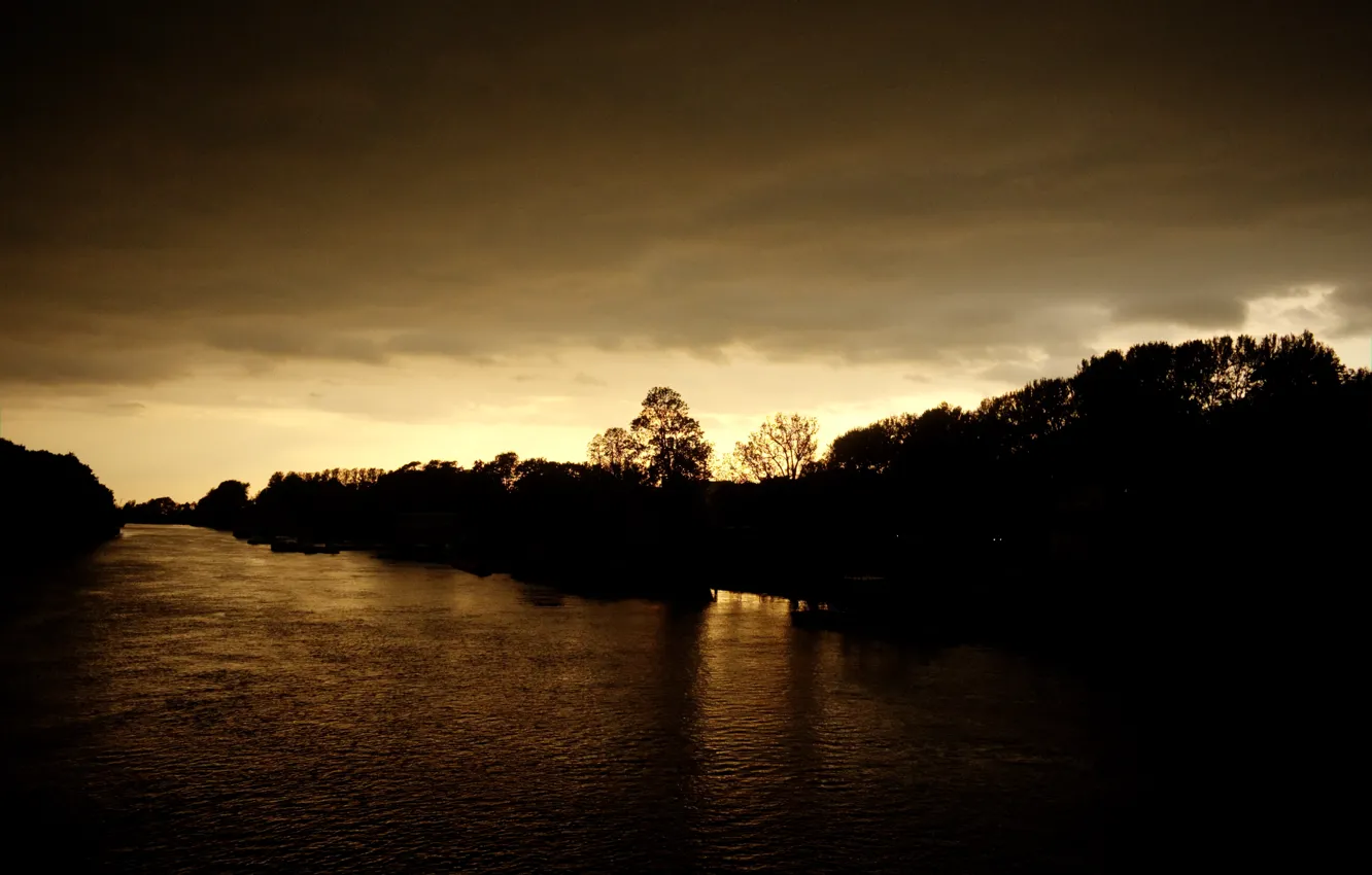 Фото обои небо, вода, облака, деревья, река, Закат, вечер, рябь, силуэт, Петербург, ЦПКиО