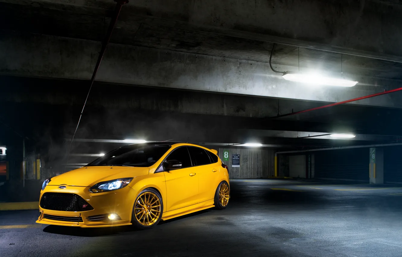 Фото обои Ford, фокус, парковка, Focus, форд, yellow, люминесцентная лампа, front