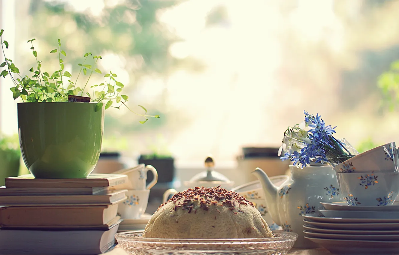 Фото обои свет, цветы, стол, настроение, книги, завтрак, утро, чашки, торт, посуда, сервиз