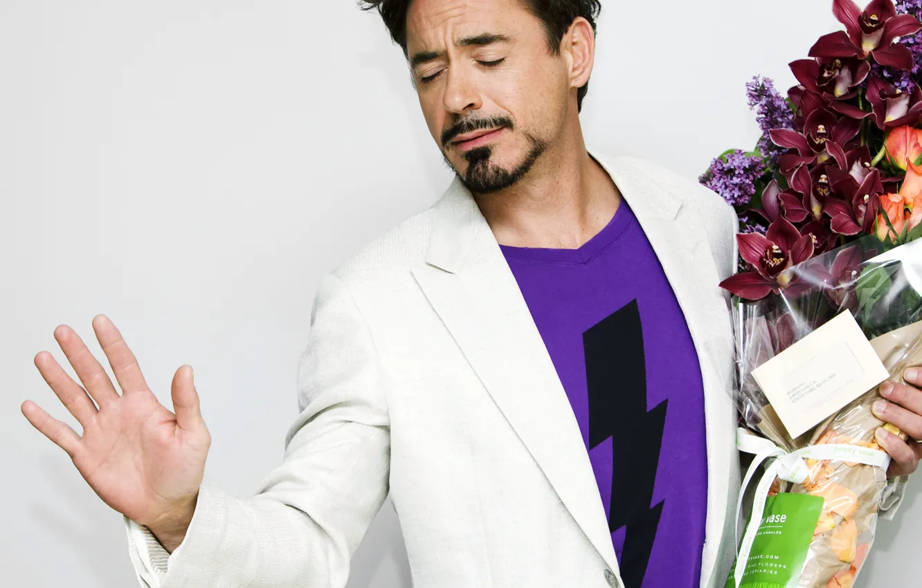 Фото обои цветы, актер, записка, орхидеи, Robert Downey Jr, actor, note, flowers, orchid, Роберт Дауни-младший