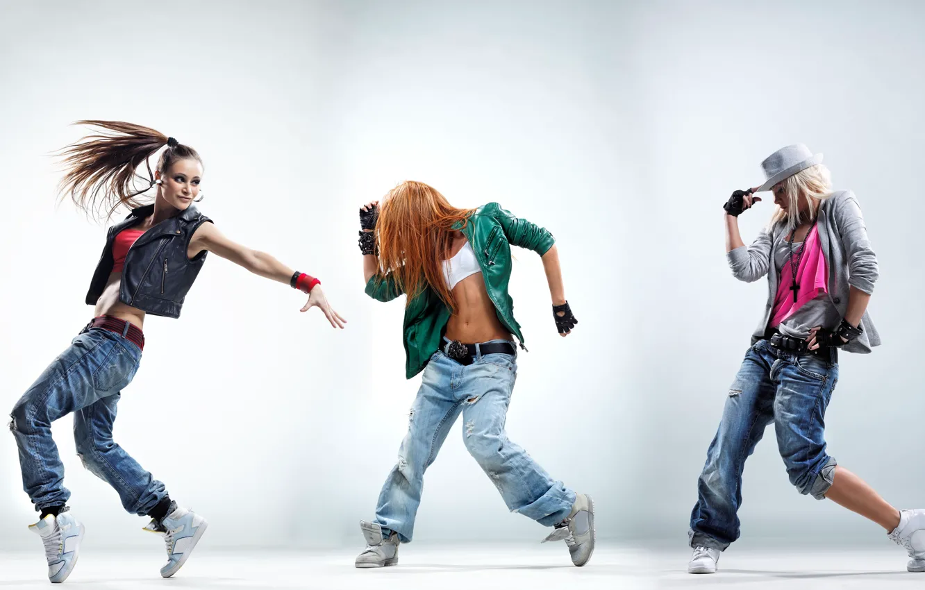 Фото обои движение, девушки, джинсы, куртка, танцы, girls, кроссовки, hip-hop, dance, dancer, позы, rnb, dancing, одежда.стиль, танцоры