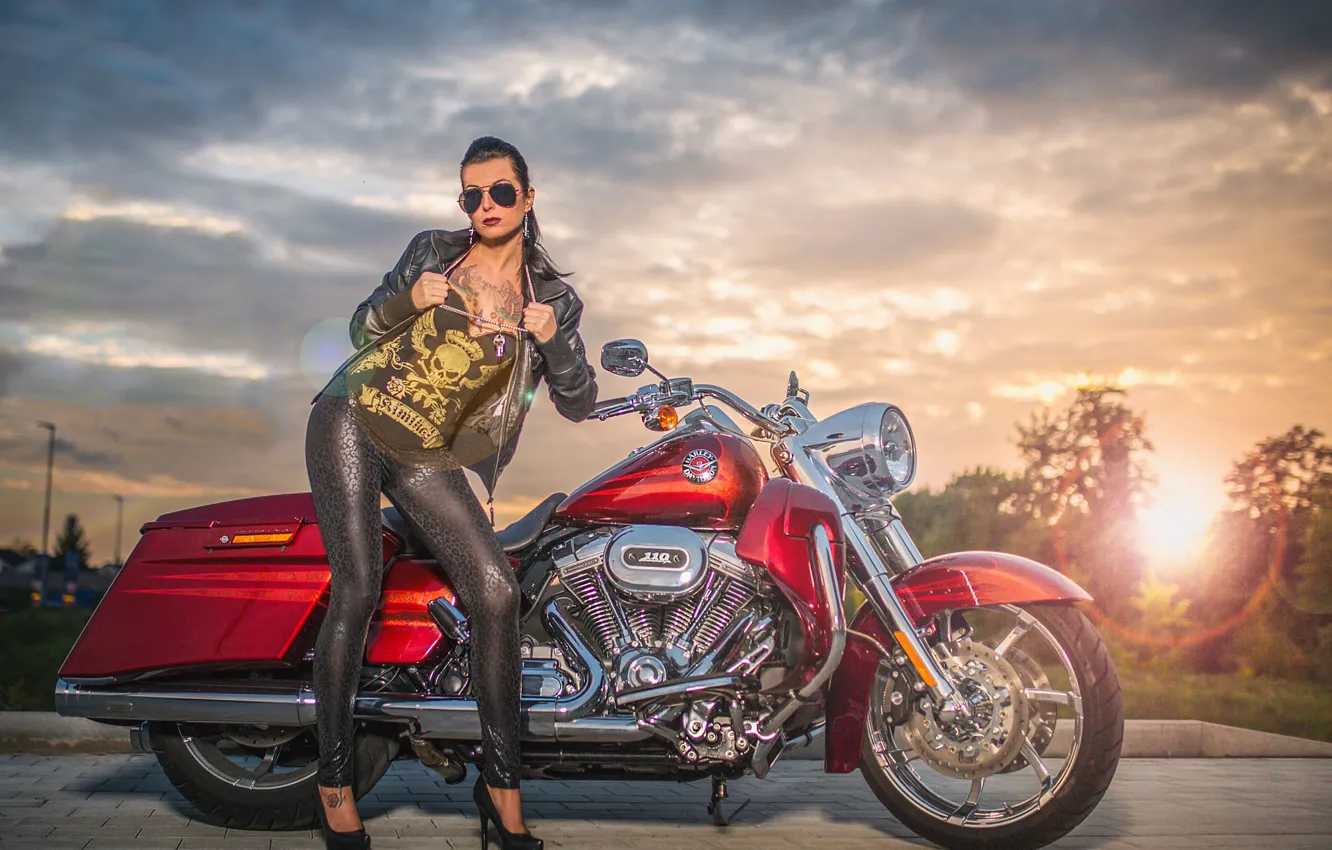 Фото обои девушка, красный, тату, мотоцикл, Harley Davidson, байк, рок, харлей