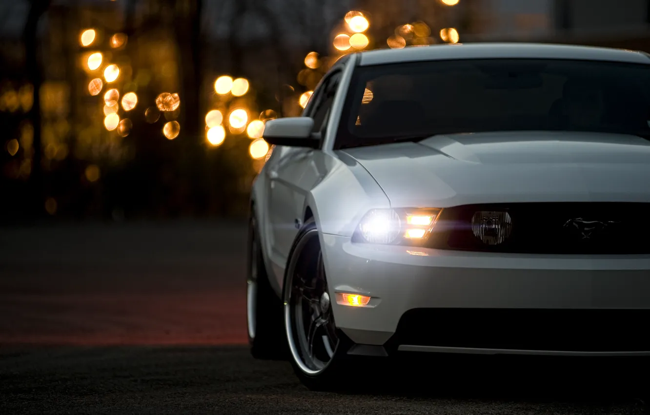 Фото обои белый, Mustang, Ford, мустанг, white, мускул кар, форд, блик, muscle car, 5.0, front
