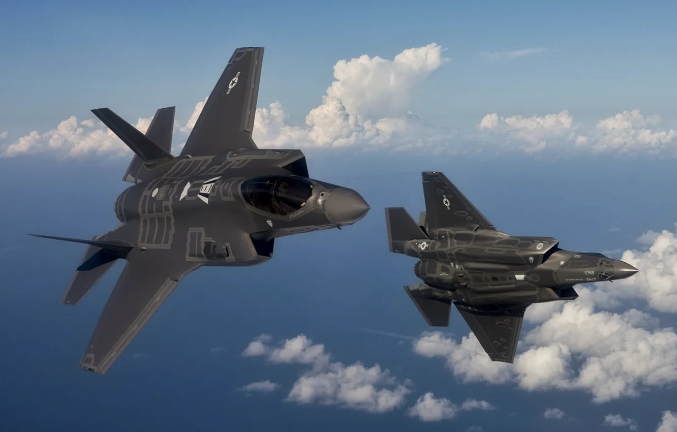 Фото обои ВВС США, F-35, В воздухе, Два истребителя, Малозаметные, Истребитель пятого поколения