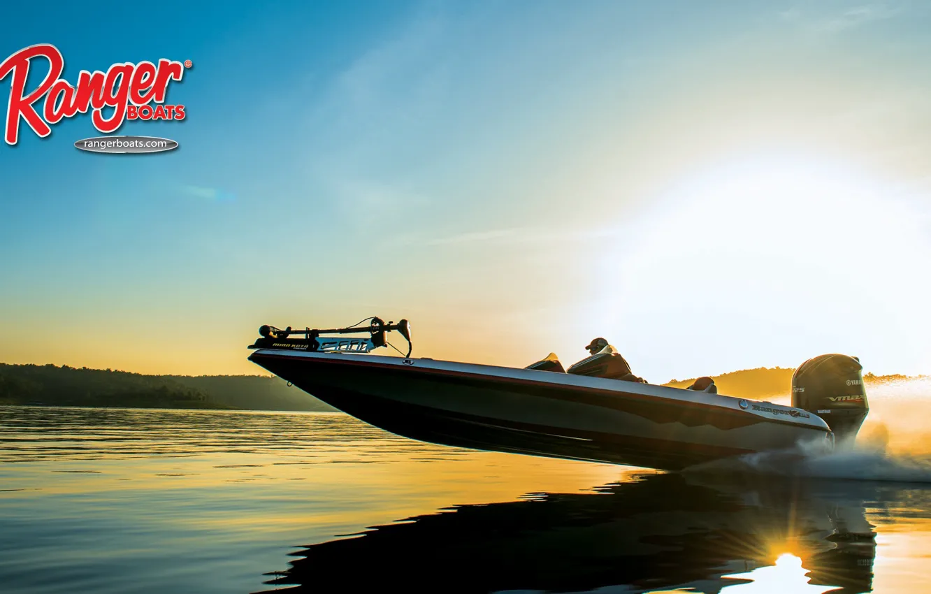 Фото обои небо, вода, берег, мотор, boat, Ranger