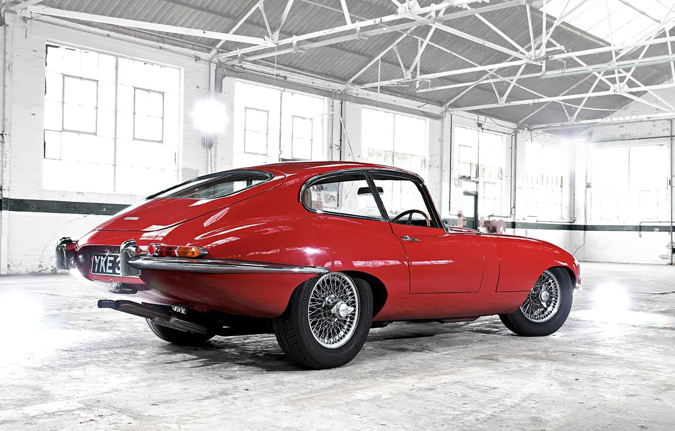 Фото обои красный, Jaguar, гараж, Ретро, E-Type