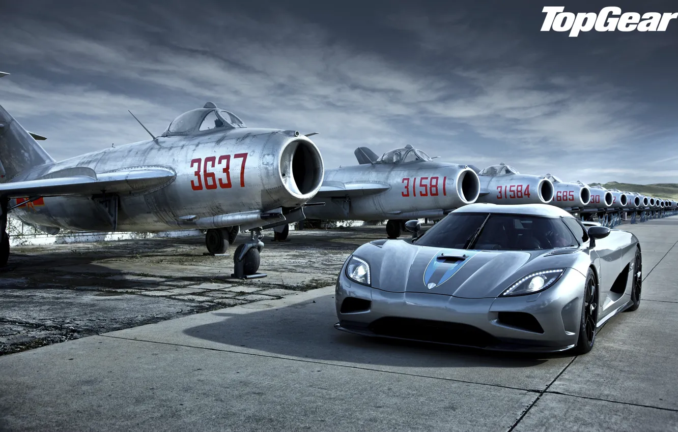 Фото обои небо, фары, Koenigsegg, истребители, суперкар, top gear, передок, самолёты, Agera, высшая передача, топ гир, гиперкар, …
