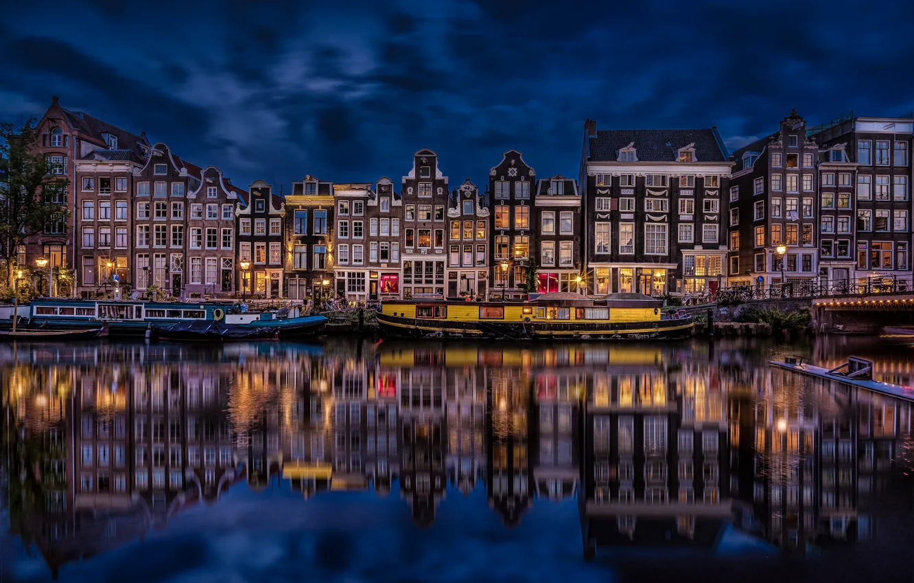 Фото обои отражение, здания, Амстердам, канал, Нидерланды, ночной город, набережная, Amsterdam, Netherlands, Singel Canal, Канал Сингел