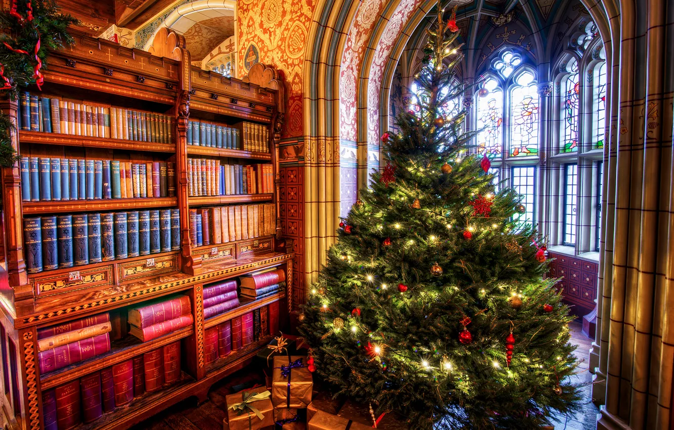 Фото обои комната, книги, елка, окно, Рождество, подарки, арка, Новый год, шкаф, Праздник, фреска, Christmas, New year