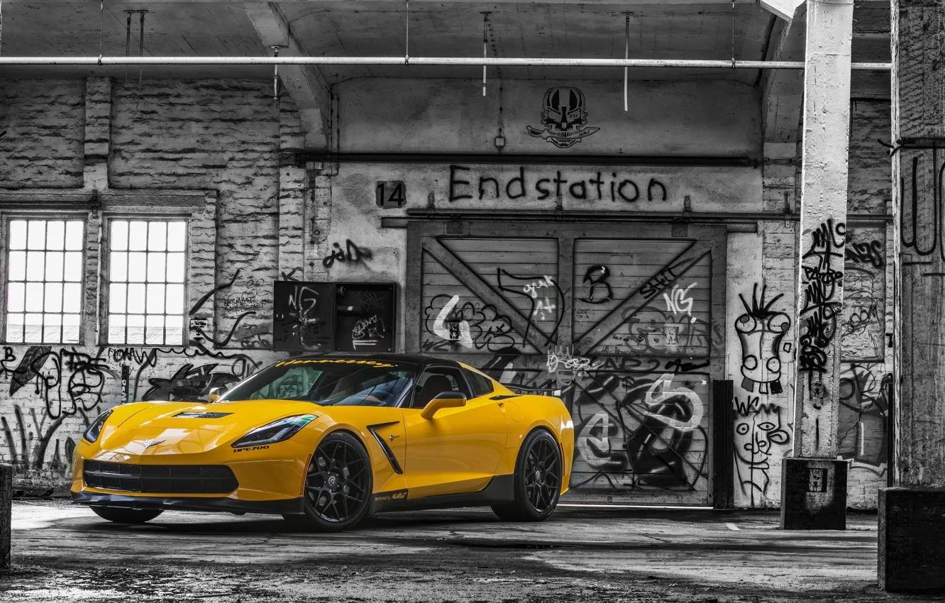 Фото обои желтый, ворота, Corvette, Chevrolet, графити, шевроле, корвет, Stingray, HPE700, 2015, стингрей, Ruffer Performance