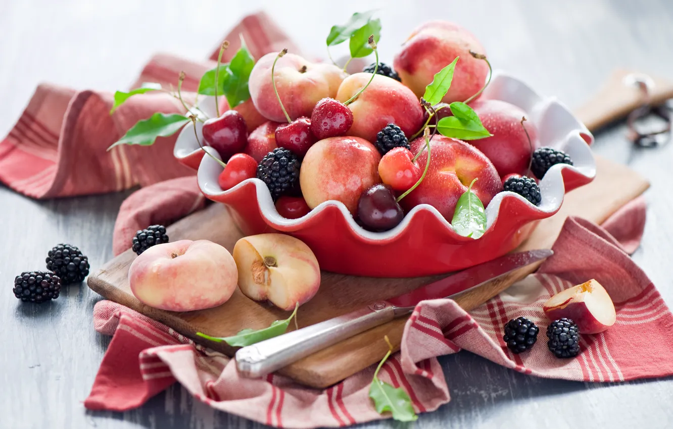 Фото обои лето, вишня, ягоды, нож, доска, фрукты, натюрморт, персики, черешня, ежевика, нектарин, Anna Verdina