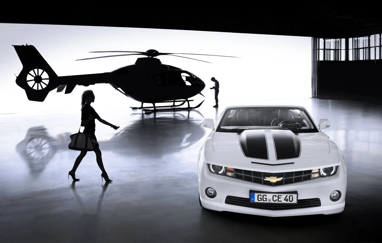Фото обои девушка, Chevrolet, Camaro, вертолёт, Convertible 2012