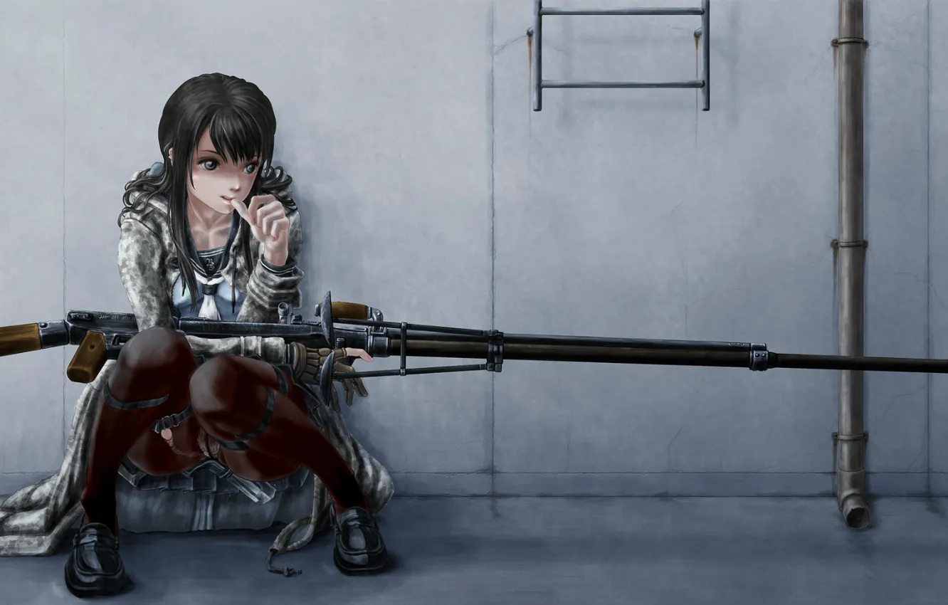 Фото обои стена, ржавчина, труба, школьница, камуфляж, черные волосы, винтовка, снайперская винтовка, матроска, снайперша